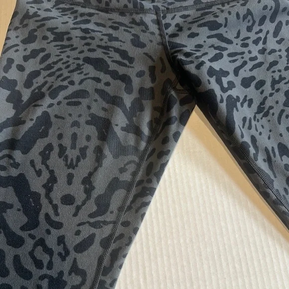 Lululemon Gray and black Leopard Print Leggings shorter to knee inside pocket - Picture 6 of 8